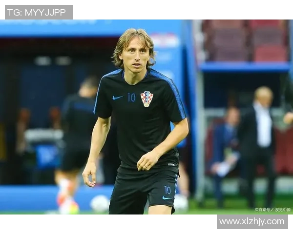 皇家马德里官宣莫德里奇续约至2025年，球迷欢呼雀跃